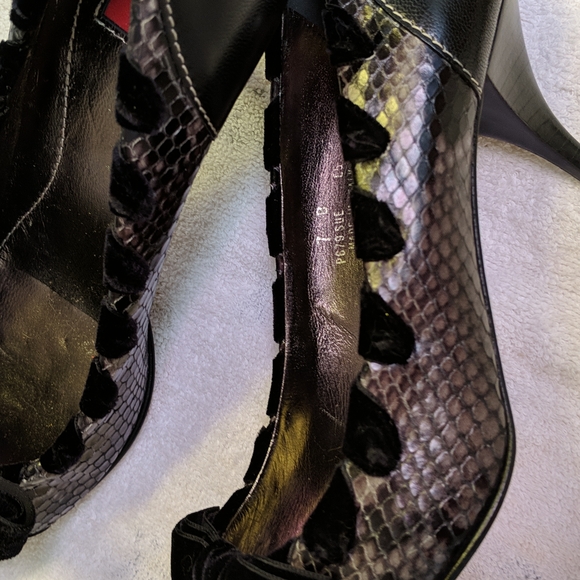 Coach P679 Sue heels - Picture 9 of 9